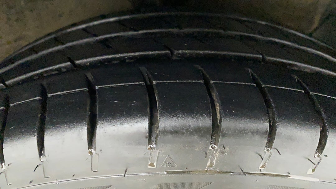 Right Front Tyre Tread