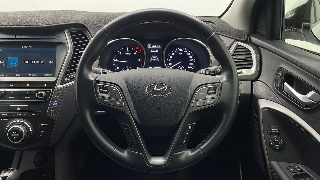 2015 Hyundai Santa Fe Highlander Crdi (4x4), Automatic, 78659 km, Steering Wheel Close-up