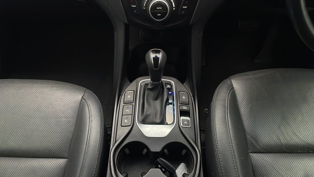 2015 Hyundai Santa Fe Highlander Crdi (4x4), Automatic, 78659 km, Gear Lever 