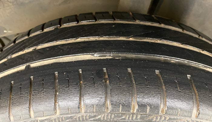 2012 Toyota Etios Liva G, Petrol, Manual, 33,809 km, Left Rear Tyre Tread