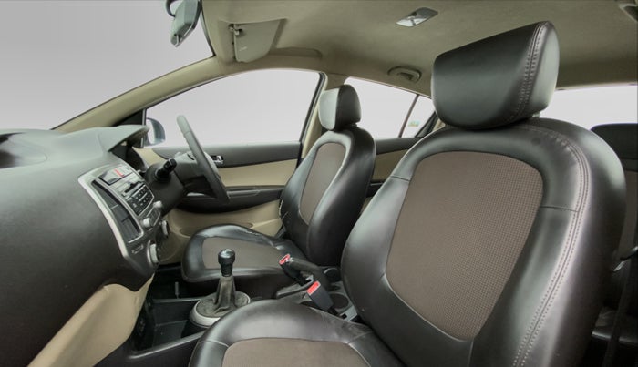 2012 Hyundai i20 MAGNA O 1.2, Petrol, Manual, 82,661 km, Right Side Front Door Cabin