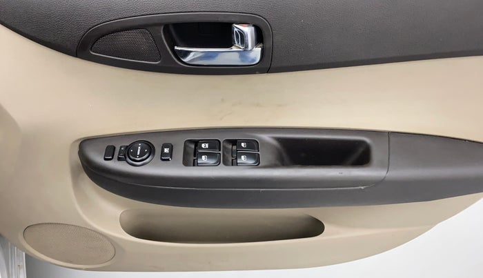 2012 Hyundai i20 MAGNA O 1.2, Petrol, Manual, 82,661 km, Driver Side Door Panels Control