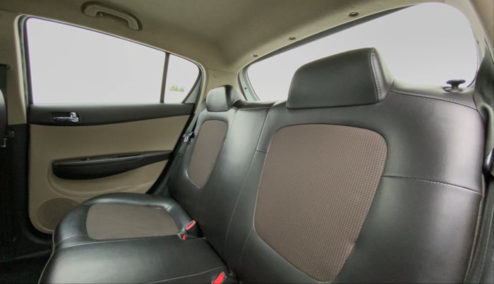 2012 Hyundai i20 MAGNA O 1.2, Petrol, Manual, 82,661 km, Right Side Rear Door Cabin