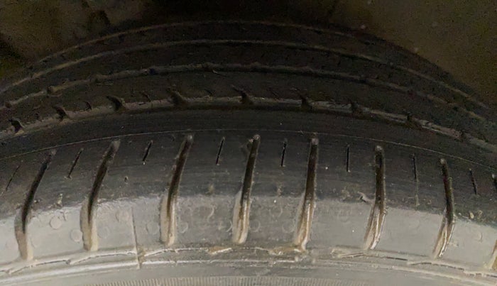 2015 Hyundai Elite i20 ASTA 1.2, Petrol, Manual, 94,868 km, Left Front Tyre Tread