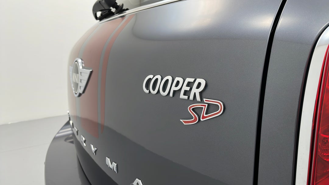 Badge (Boot Right Side)