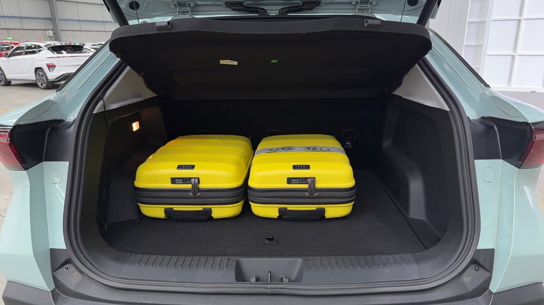 2023 Chery Omoda 5 Ex (high Version), Automatic, 18549 km, Boot Inside View with Luggage
