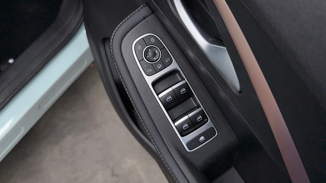 2023 Chery Omoda 5 Ex (high Version), Automatic, 18549 km, Drivers Side Door Panel Controls