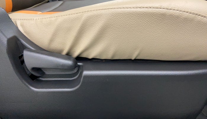 2018 Maruti Wagon R 1.0 LXI CNG, CNG, Manual, 1,498 km, Driver Side Adjustment Panel