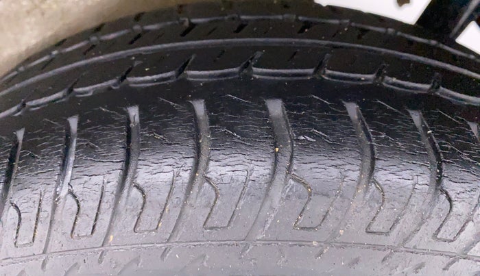 2013 Maruti Wagon R Stingray VXI, Petrol, Manual, 37,313 km, Left Rear Tyre Tread