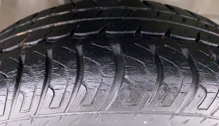 2013 Maruti Wagon R Stingray VXI, Petrol, Manual, 37,313 km, Right Front Tyre Tread