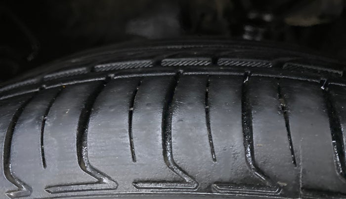 2016 Maruti Celerio ZXI AMT, Petrol, Automatic, 38,257 km, Right Front Tyre Tread