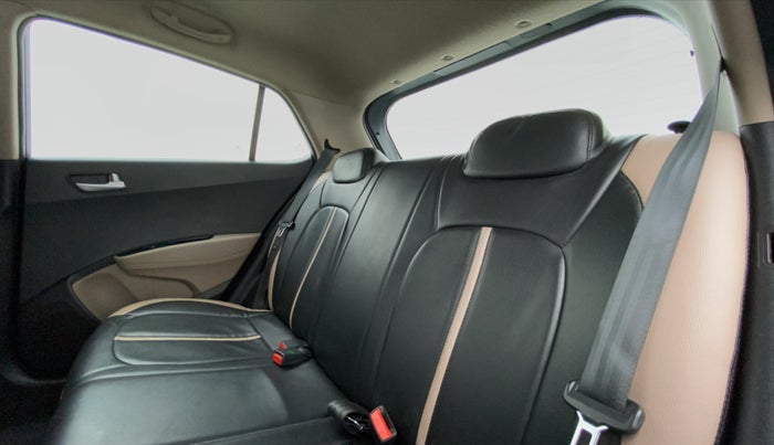 2017 Hyundai Grand i10 Sportz(O) 1.2 MT, Petrol, Manual, 59,797 km, Right Side Rear Door Cabin