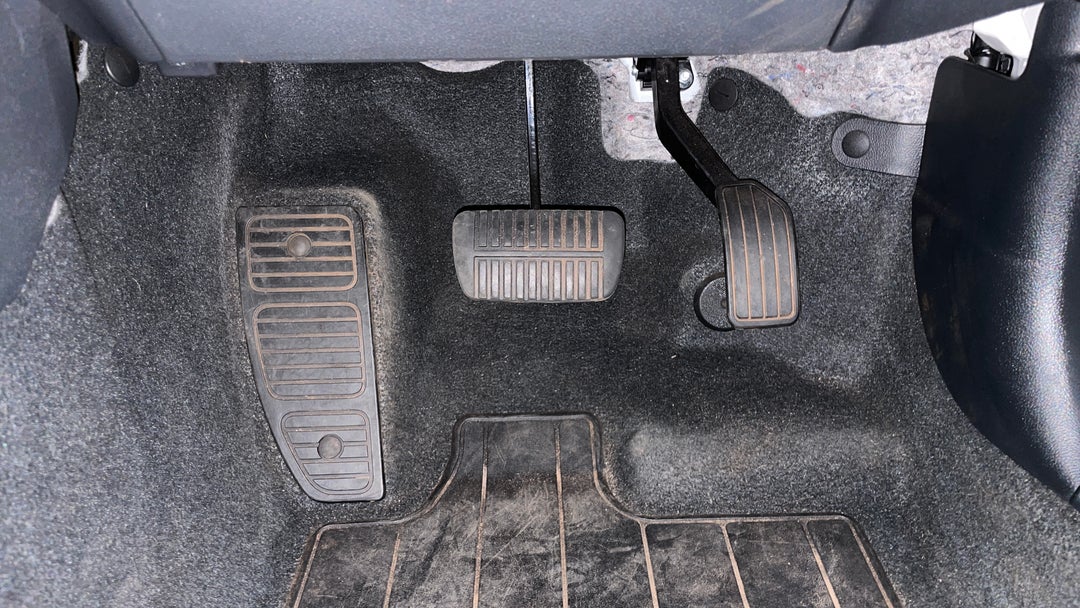 2024 Subaru Forester 2.5i (awd), Automatic, 17467 km, Pedals and Footmat