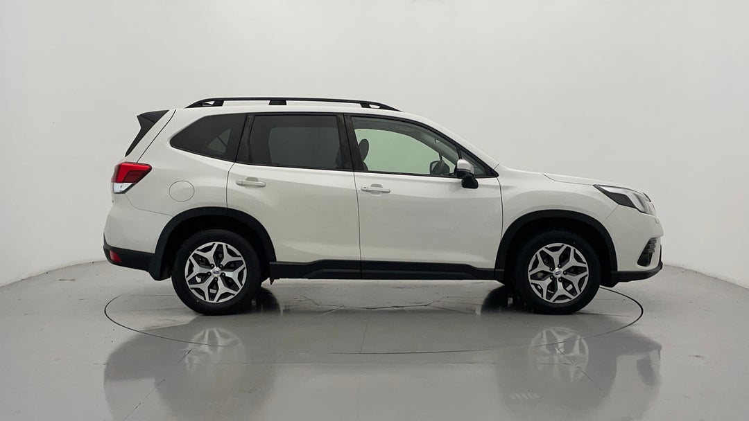 2024 Subaru Forester 2.5i (awd), Automatic, 17467 km, Right Side View