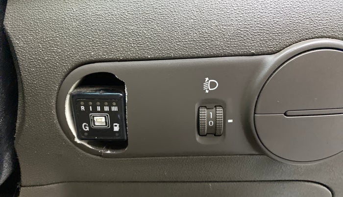2011 Hyundai i10 ERA 1.1 IRDE, CNG, Manual, 73,280 km, Dashboard - Headlight height adjustment not working