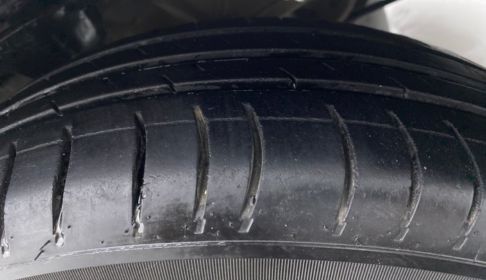 2011 Hyundai i10 ERA 1.1 IRDE, CNG, Manual, 73,280 km, Right Front Tyre Tread