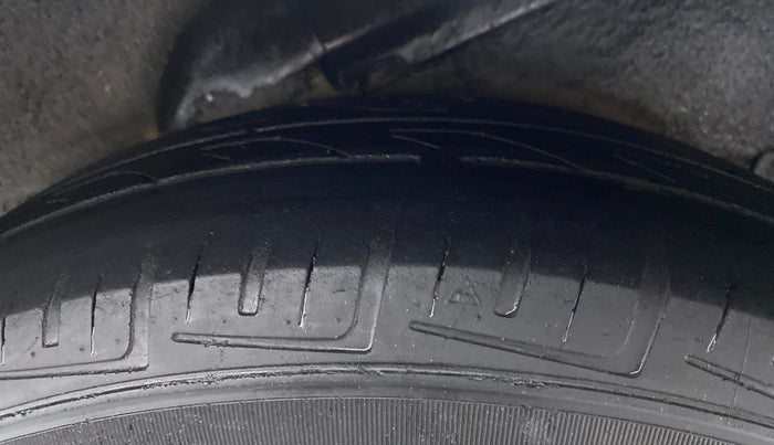 2011 Hyundai i10 ERA 1.1 IRDE, CNG, Manual, 73,280 km, Left Rear Tyre Tread