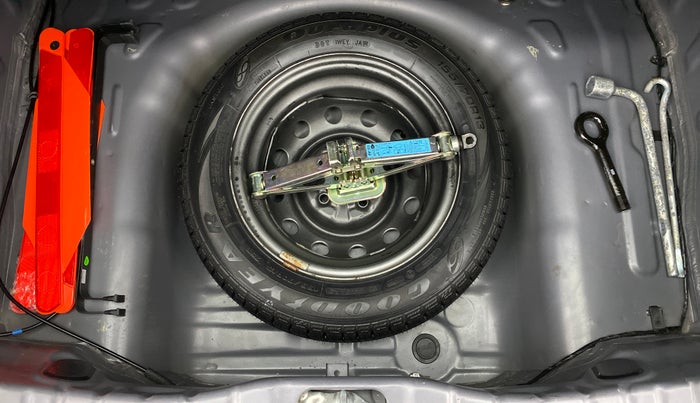 2017 Hyundai Eon ERA PLUS (O), Petrol, Manual, 7,380 km, Spare Tyre