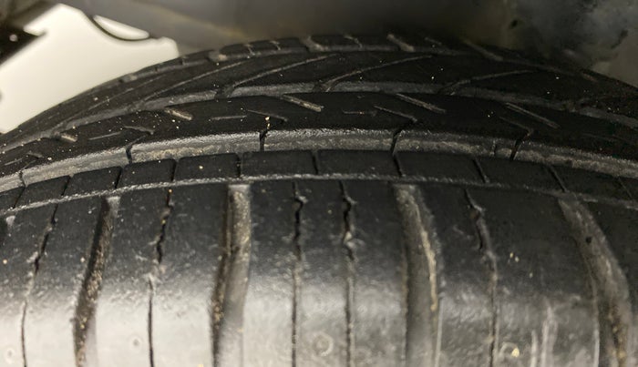 2017 Hyundai Eon ERA PLUS (O), Petrol, Manual, 7,380 km, Left Front Tyre Tread