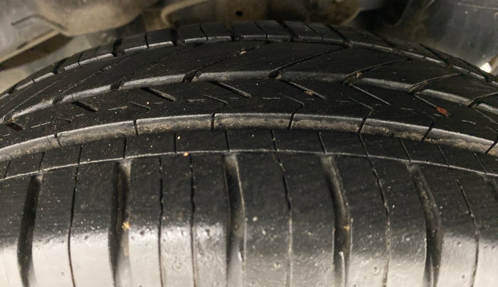 2017 Hyundai Eon ERA PLUS (O), Petrol, Manual, 7,380 km, Left Rear Tyre Tread