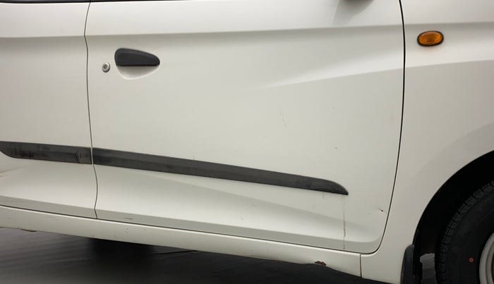 2014 Hyundai Eon D-LITE+, Petrol, Manual, 74,865 km, Driver-side door - Slightly rusted