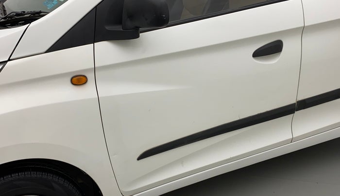 2014 Hyundai Eon D-LITE+, Petrol, Manual, 74,865 km, Front passenger door - Minor scratches