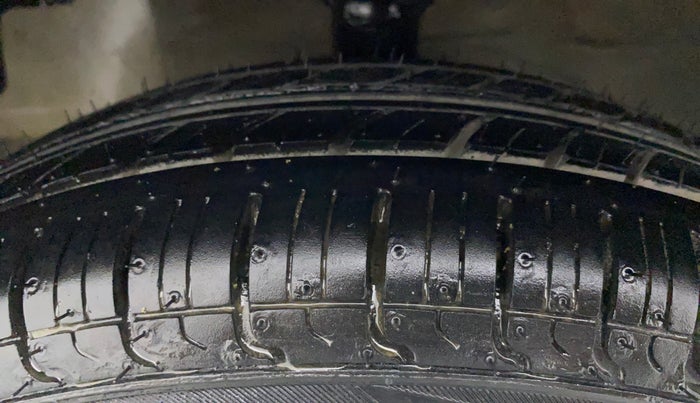 2014 Hyundai Eon D-LITE+, Petrol, Manual, 74,865 km, Left Front Tyre Tread