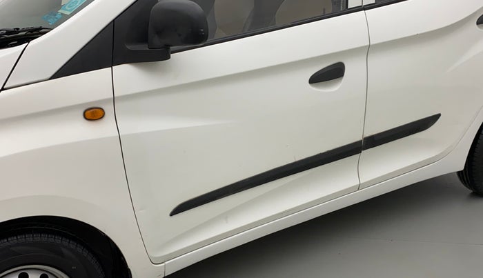 2014 Hyundai Eon D-LITE+, Petrol, Manual, 74,865 km, Front passenger door - Slight discoloration