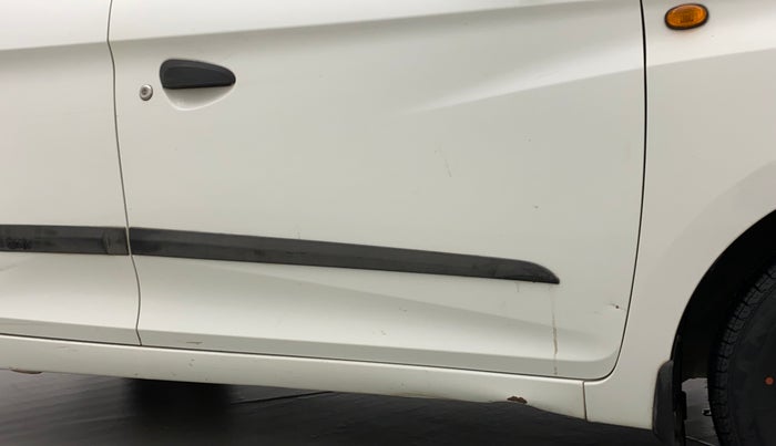 2014 Hyundai Eon D-LITE+, Petrol, Manual, 74,865 km, Driver-side door - Minor scratches