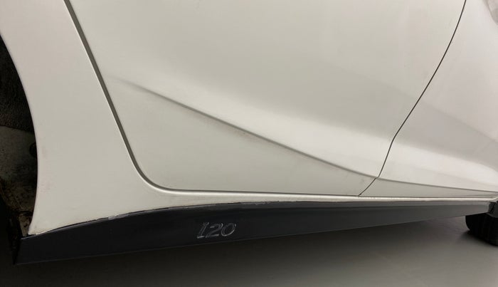 2021 Hyundai NEW I20 SPORTZ 1.2 MT, Petrol, Manual, 60,157 km, Right running board - Paint has minor damage