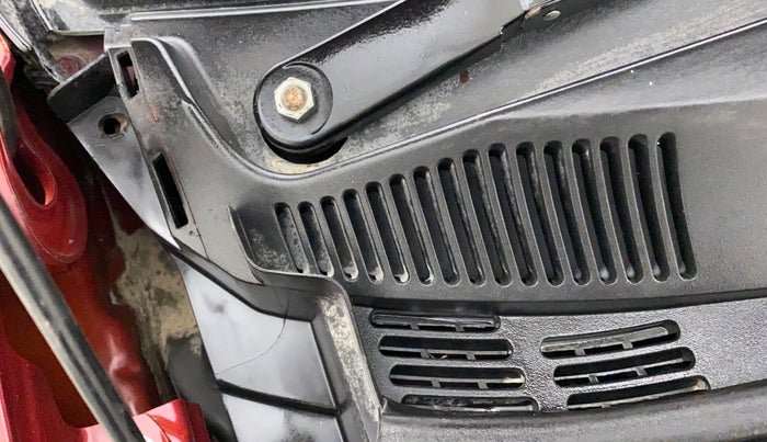 2010 Maruti Ritz LXI, Petrol, Manual, 52,358 km, Bonnet (hood) - Cowl vent panel has minor damage