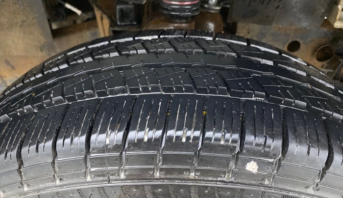 2018 Mahindra Bolero Power+ ZLX, Diesel, Manual, 78,222 km, Right Front Tyre Tread