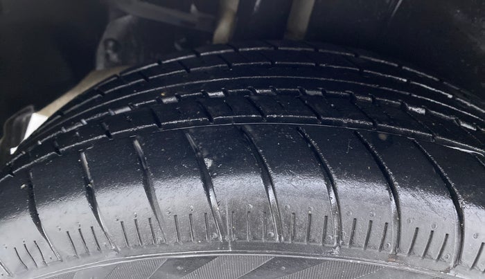 2018 Maruti Ertiga VDI SHVS, Diesel, Manual, 81,534 km, Right Rear Tyre Tread