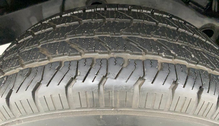 2014 Mahindra Thar CRDE 4X4 BS IV, Diesel, Manual, 46,933 km, Right Rear Tyre Tread