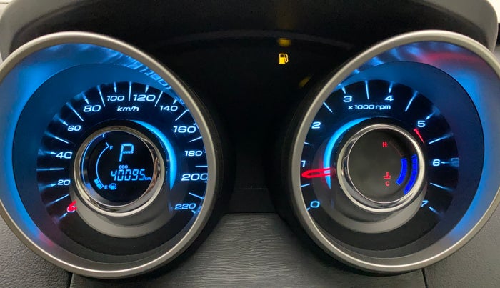 2019 Mahindra XUV500 W11 AT, Diesel, Automatic, 40,095 km, Odometer Image