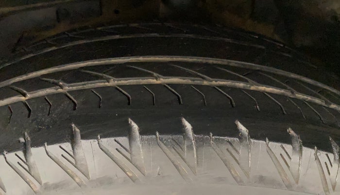 2019 Mahindra XUV500 W11 AT, Diesel, Automatic, 40,095 km, Left Front Tyre Tread