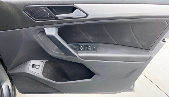 2019 Volkswagen TIGUAN COMFORTLINE TDI AT, Diesel, Automatic, 52,993 km, Driver Side Door Panels Control