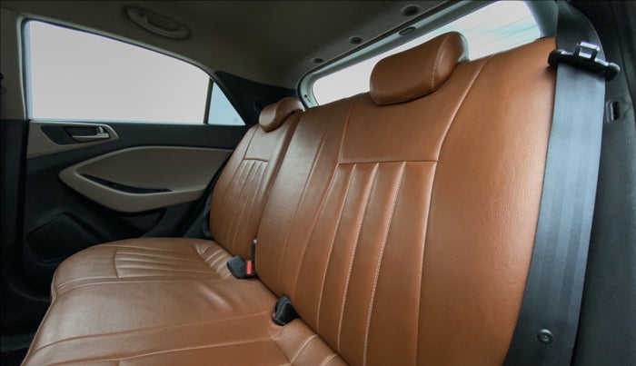 2016 Hyundai Elite i20 ASTA 1.2 (O), Petrol, Manual, 34,107 km, Right Side Rear Door Cabin View