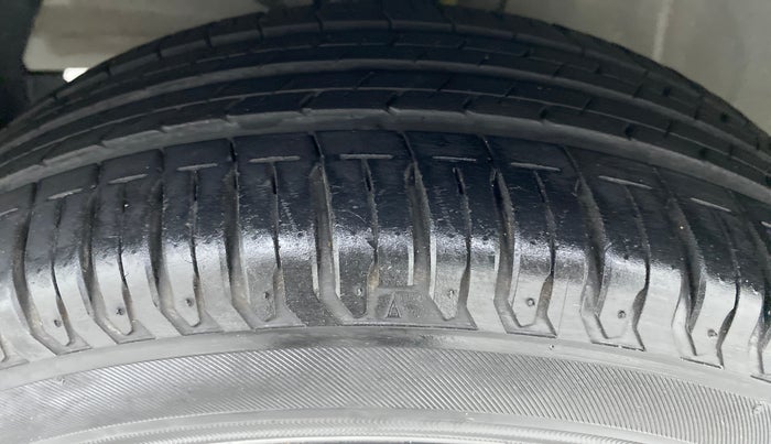 2019 Maruti Ertiga VDI SHVS, Diesel, Manual, 9,040 km, Left Front Tyre Tread