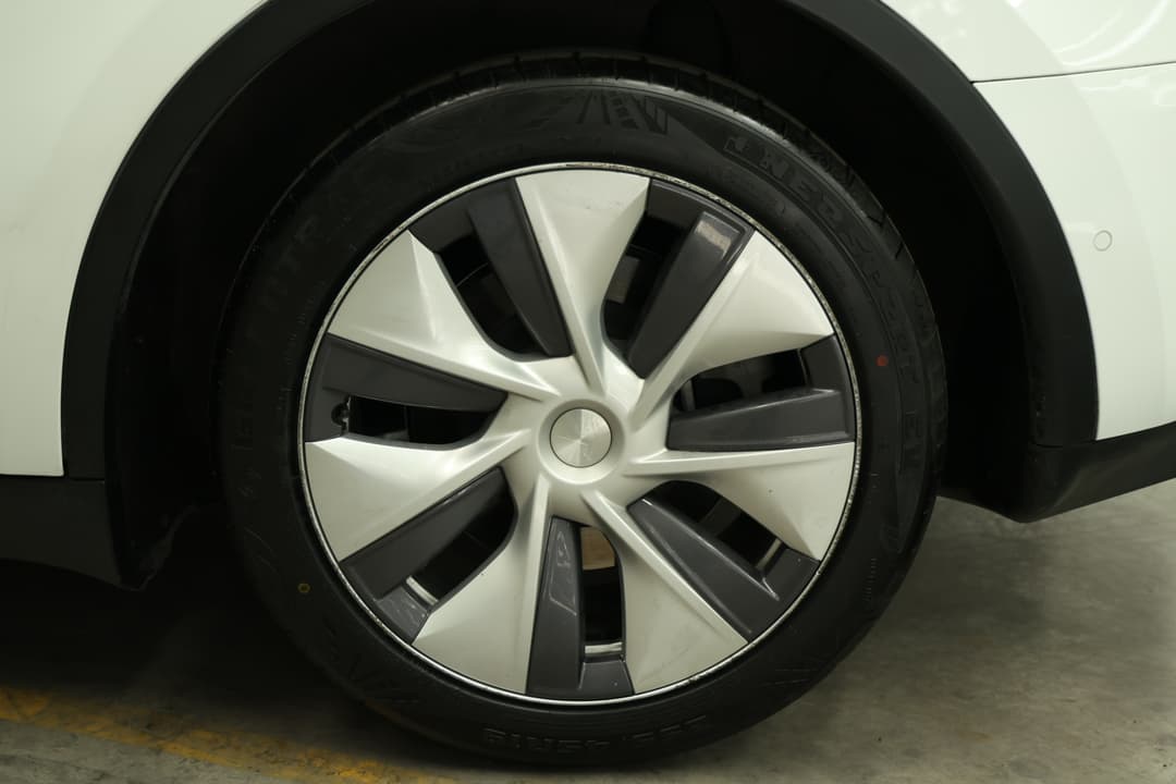 2023 Tesla Model Y Rear-wheel Drive, Automatic, 41628 km, Left Rear Wheel