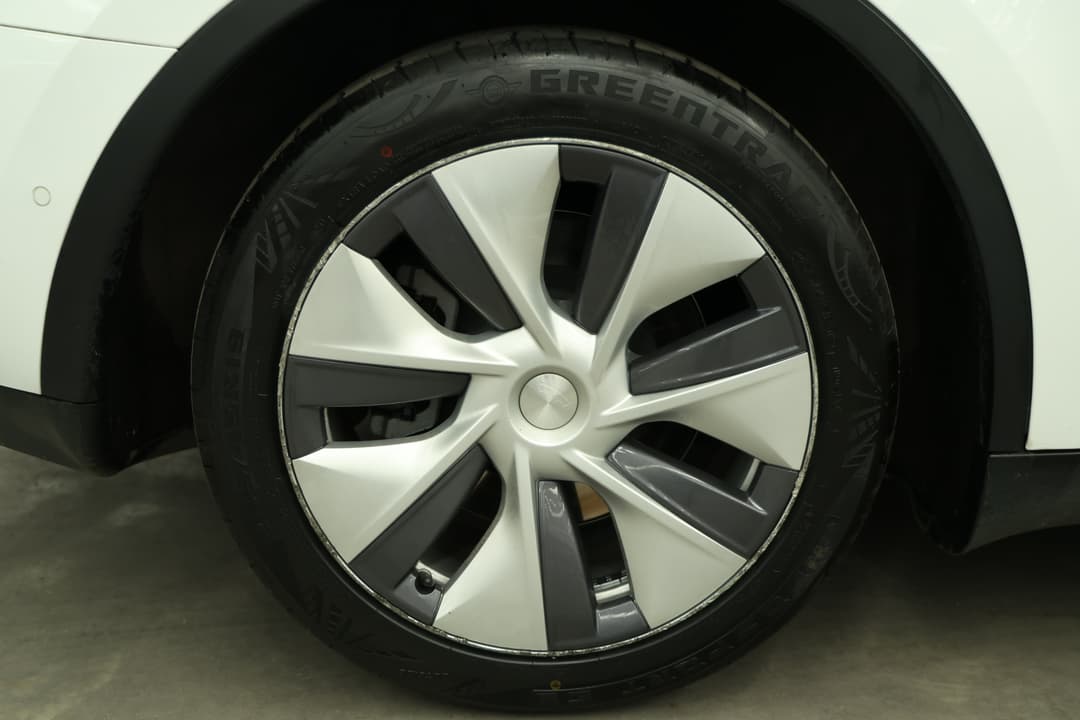 2023 Tesla Model Y Rear-wheel Drive, Automatic, 41628 km, Right Rear Wheel