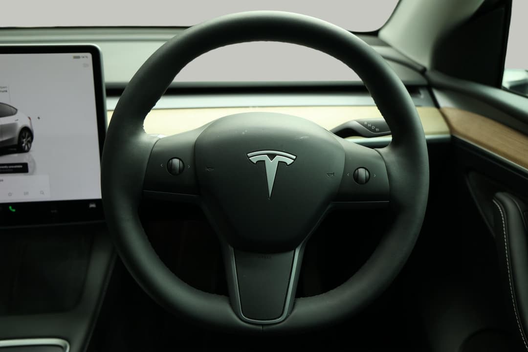 2023 Tesla Model Y Rear-wheel Drive, Automatic, 41628 km, Steering Wheel Close-up