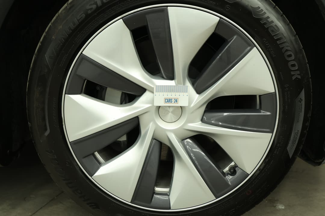 2023 Tesla Model Y Rear-wheel Drive, Automatic, 41628 km, Wheels Rim Front RHS Gutter Rash
