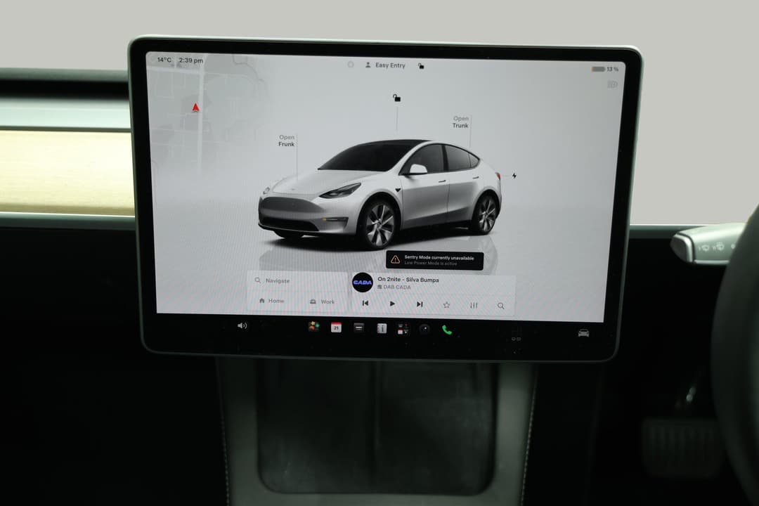 2023 Tesla Model Y Rear-wheel Drive, Automatic, 41628 km, Center Console