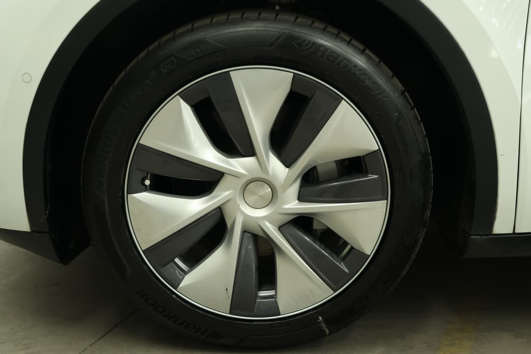 2023 Tesla Model Y Rear-wheel Drive, Automatic, 41628 km, Left Front Wheel