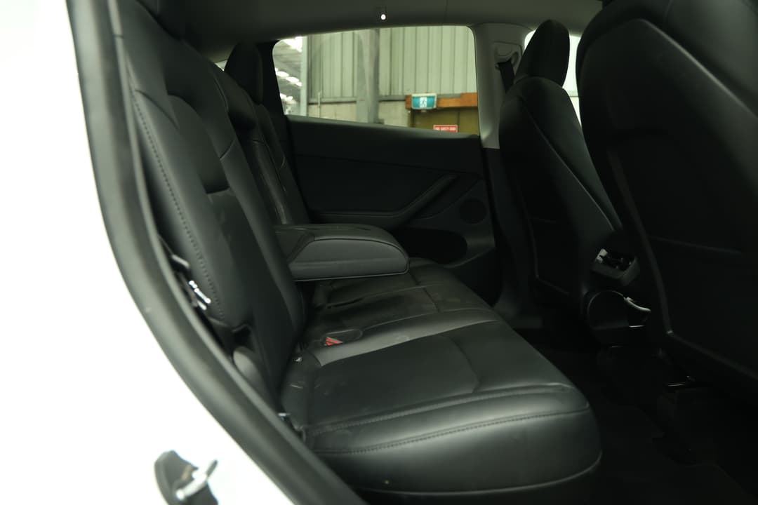 2023 Tesla Model Y Rear-wheel Drive, Automatic, 41628 km, Right Side Rear Door Cabin View