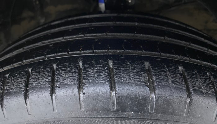 2017 Maruti Baleno ZETA 1.2 K12, Petrol, Manual, 59,290 km, Right Front Tyre Tread