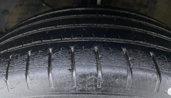 2017 Maruti Baleno ZETA 1.2 K12, Petrol, Manual, 59,290 km, Left Front Tyre Tread