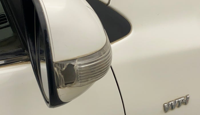2011 Toyota Corolla Altis G PETROL, Petrol, Manual, 86,568 km, Right rear-view mirror - Indicator light has minor damage