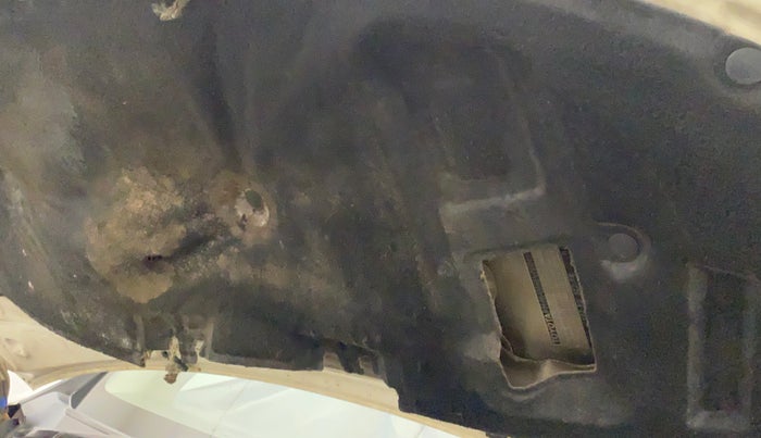 2011 Toyota Corolla Altis G PETROL, Petrol, Manual, 86,568 km, Bonnet (hood) - Insulation cover has minor damage